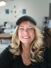 We want to wish HAPPY BIRTHDAY to Kelly Gerhardt! Kelly is a Tech here at  Heartland Eye Care. Happy Birthday Kelly! THANK YOU for all that you do!! 😊