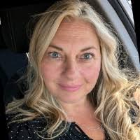 100+ "Laurie C." profiles