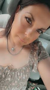 Angela Dow's Instagram, Twitter & Facebook