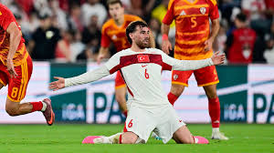 Turquía gana confianza de cara al Mundial; Kökçü deja huella