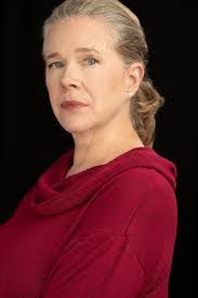 Iris Quinn's Instagram, Twitter & Facebook