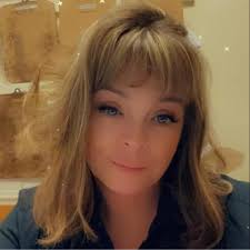 Mother-in-law ruins gender reveal party by knocking over cake