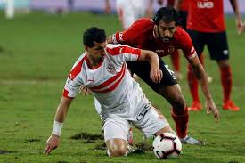 يرتدي طارق حامد لاعب وسط فريق الزمالك شارة قيادة الفريق في مباراته أمام المصري المقرر لها في التاسعة مساء اليوم باستاد الإسكندرية في الجولة الرابعة والعشرين لمسابقة الدوري الممتاز. Ø§Ù„Ø²Ù…Ø§Ù„Ùƒ ÙŠØ¬Ù…Ø¯ Ù…Ù„Ù Ø±Ø­ÙŠÙ„ Ø·Ø§Ø±Ù‚ Ø­Ø§Ù…Ø¯ Ø§Ø¹Ø±Ù Ø§Ù„Ø³Ø¨Ø¨ Ø³ÙˆØ¨Ø± ÙƒÙˆØ±Ø©