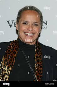 Shari Stock's Instagram, Twitter & Facebook