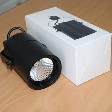 Lampu sorot antonio adalah untuk di install di dinding. Lampu Sorot Toko Laris