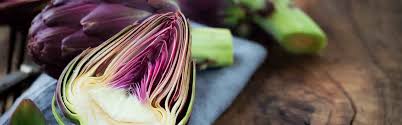 Pulire i gambi dei carciofi, spuntandoli e, poi, pelandoli con un pelapatate, in modo da eliminare la parte esterna che è dura e fibrosa. Gambi Di Carciofo Come Usarli Per Evitare Sprechi Almaverde Bio Post