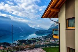 L anno prossimo vorremmo fare vacanze estive in agosto al lago di molveno, volevo chiedere dove andare la sera, se c è vita , fiere o altro o li nei paesi vicini. Appartamenti E Case Vacanze A Molveno Da 31 Hundredrooms