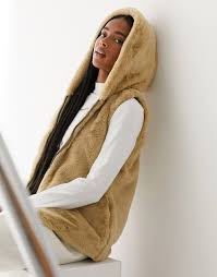 Launched back in 1994 with its iconic treble clef logo, spanish label stradivarius' line of clothing, footwear and accessories moves to its own beat. Stradivarius Faux Fur Jacket With Hood In Camel Beige Compare Grazia