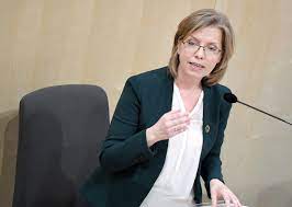 Leonore gewessler es war mir eine freude, gestern am #sciball20 den 1. Bm Gewessler Sieht Breite Themenpalette Ihres Ministeriums Als Chance Fur Den Klimaschutz Eisenbahn Blog