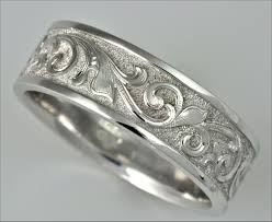 Hand Engraved Wedding Band By Tom Mathis Of Symmetry Jewelers In New Orleans This Custom Hand Made Ban Gold Rings Jewelry Hand Engraved Jewelry Engraved Rings
