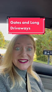 Who doesn’t love a house with a gate and a long drive way? 🏡✨💙 #realtor  #realtoroftiktok #realtors #exp #exprealty #home #homebuying #homeselling