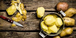 Les pelures, les feuilles et fruits non mûrs peuvent être toxiques mais ce sont surtout les germes et les tubercules germés ou verdis qui. Quelles Sont Les Meilleures Varietes De Pommes De Terre Pour Cuisiner Marie Claire