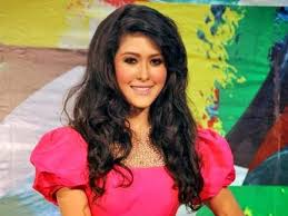 Eina azman was born in 1990s. Eina Azman Jawab Isu Lari Dari Set