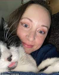 Infection with some viruses, including feline immunodeficiency virus or feline leukaemia virus (see f iv and felv) may increase the chances of getting cancer. Woman S Cat Saved Her Life By Detecting Breast Cancer Australiannewsreview