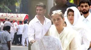 Get other latest updates via a notification on our mobile. Twinkle Khanna Dimple Kapadia Breaks Down In Tear Wid Akshay Kumar Betty Kapadia S La T R Ght Youtube