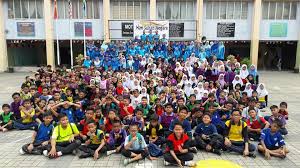 Semalam, beberapa orang guru termasuk saya dipanggil untuk bermesyuarat bagi menetapkan aktiviti yang bakal dijalankan di sekolah saya pada hari sukan negara nanti. Hari Sukan Negara Sekolah Kebangsaan Puchong Utama 2 Facebook