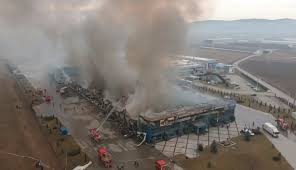 Agenția pentru protecția mediului (apm) alba a efectuat, cu laboratorul mobil, măsurători ale calității aerului în zonele locuite ale cartierului oarda de jos din alba iulia (pe direcția deplasării norului de fum) și în zonele locuite din lancrăm, localitate aparținătoare municipiului sebeș (pe direcția. Ce A Mai RÄƒmas Din Fabrica Solina ArsÄƒ In AceastÄƒ DimineaÈ›Äƒ