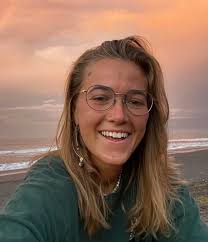 Female crewmember for Pacific Seacraft Crealock 37