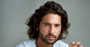 Best used on long and straight hair, alfaparf precious nature results in texture so silky and soft that no one will know you're using product at all. 22 Long Hairstyles For Men To Try Now L Oreal Paris