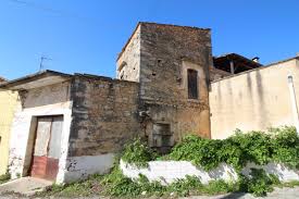 This exciting project incorporates and expands an existing traditional stone house with a new metal structure and a concrete flank wall that enhances privacy. Old House For Renovation Costanitavillas Cretan Real Estate