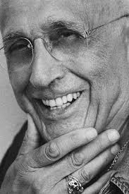 Vandali al Mata di Modena. La mostra di Fontana prosegue nelle altre sedi