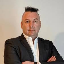 Derek Burke's Instagram, Twitter & Facebook