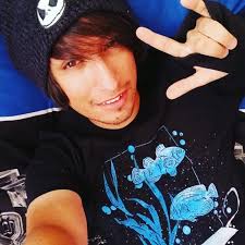 não existe sequer uma coisa como "totalmente curada". esperar que um seja  perfeito antes de estar "pronto" é ridículo. Estou a fazer um trabalho  interior enorme e a passar por algumas merdas,