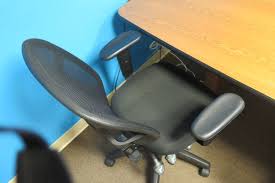 07/26/10 1:30 pm et asset id: Wood Conference Table 120 L X 45 5 W 7 Rolling Mesh Chairs Does Not Come With Polycom Unit Oahu Auctions