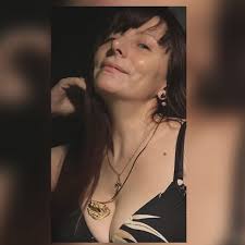 Mercedes Regina (@mercedesreginaofi) • Instagram photos and videos