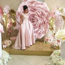 Giant paper flowers may be my most favorite thing in the world! 46 Trendy Craft Paper Background Flower Backdrop Flower Backdrop Paper Flowers Paper Flower Backdrop