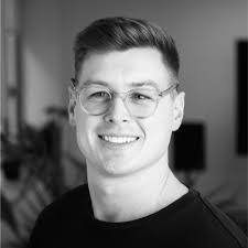 Elaine Hickey's Instagram, Twitter & Facebook