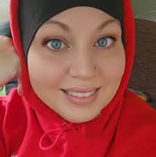 Normalize men in relationships having female friends!