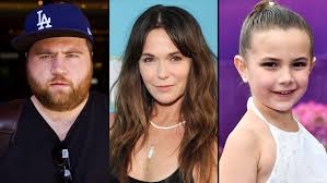 В кино с 11 марта 2021 года. Silk Road Paul Walter Hauser Katie Aselton Lexi Rabe Join Movie Deadline