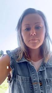 😅🐝 Put a finger down if…You’ve ever given a 35-minute listing  presentation……AFTER getting stung by a bee……IN THE EAR 😵‍💫…While being  mildly allergic 🐝➡️🥵…As your ear blows up like a balloon 🎈…and ...