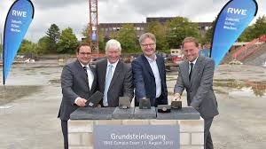 Oberburgermeister Bei Der Grundsteinlegung Des Rwe Campus Essen De
