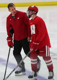 Il évolue au poste d'ailier droit. Cole Brock Caufield Of Stevens Point To Be Reunited With Wisconsin Hockey