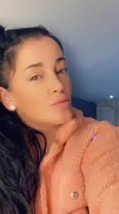 Nikki Farrow's Instagram, Twitter & Facebook