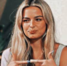 Addison rae has been spotted in la with zack bia and fans are shocked after the paparazzi photographs made their way onto twitter. 22 Addison Rae Ideas In 2021 Addison Rae Addis