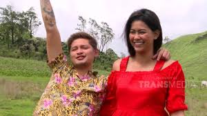 Putri cantik yang lahir dengan berat 3,08 kg dan tinggi 48 cm itu diberi nama akleema regalo zulaikha. Syamsir Alam Melamar Bunga Di Tengah2 Syuting Cov Cov 1 2 20 P1 Youtube