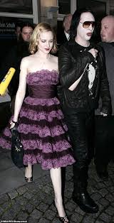 Evan rachel wood has spoken out in the past about domestic abuse she suffered from an ex, who, until now, she's never named. Qohc65e C7oxhm
