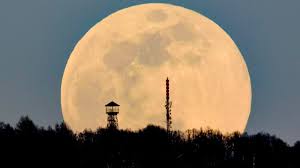 A season of 3 full moon supermoons will be coming on april 27, may 26 and june 24, 2021, with the may 26 full moon counting as the year's biggest supermoon. Pictures Of The Super Worm Moon Last Supermoon Of 2019 Quartz