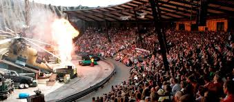 At filmpark babelsberg, visitors can enjoy stunt shows, animal acts, and tours of film sets. Filmpark Babelsberg Bringt Den Glamour Des Films Nach Brandenburg