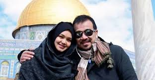 Dalam satu kenyataan media, menteri kewangan, tengku datuk seri zafrul tengku abdul aziz, memaklumkan bahawa keluarga yang mempunyai anak di bawah usia 18 tahun, layak menerima. Datuk K Dan Siti Nurhaliza Maafkan Individu Sebar Foto Anak
