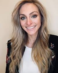 Mariana Evans's Instagram, Twitter & Facebook