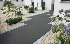 Amenagement Entree De Maison En Enrobe Noir A Chaud Entreprise Remaud A Revetement Sol Exterieur Entree De Maison Exterieur Amenagement Jardin Devant Maison