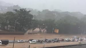 Basic information about flooding, from the noaa national severe storms laboratory. Jalan Kuching Hit By Flash Flood After Evening Downpour Thestartv Com