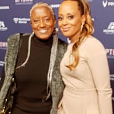 Annie McKnight "Mcfunny" (@comediananniemcknight) • Instagram photos and  videos