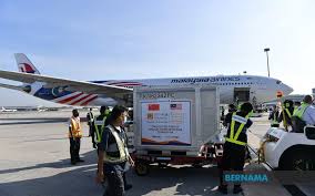Jadi apa penjelasan mengenai pesawat berwarna putih ini? Bernama Vaksin Covid 19 Keluaran Sinovac Tiba Di Malaysia