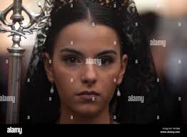 Une femme portant un "antilla" (type robe de femme) est considéré avoir  pris part à une procession pendant la Semaine Sainte. En Andalousie, la  Semaine Sainte est l'un des plus important et