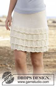 Some creepy man on insta said i shouldn't wear skirts um annie weyz check out da fitz#outfitinspo #styleideas #miniskirt #demonias #laptopcat. Summer Dance Drops 159 19 Kostenlose Strickanleitungen Von Drops Design Knit Skirt Pattern Skirt Pattern Free Crochet Skirts